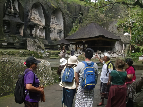 tour1-300x225_waifu2x_photo_noise1_scale