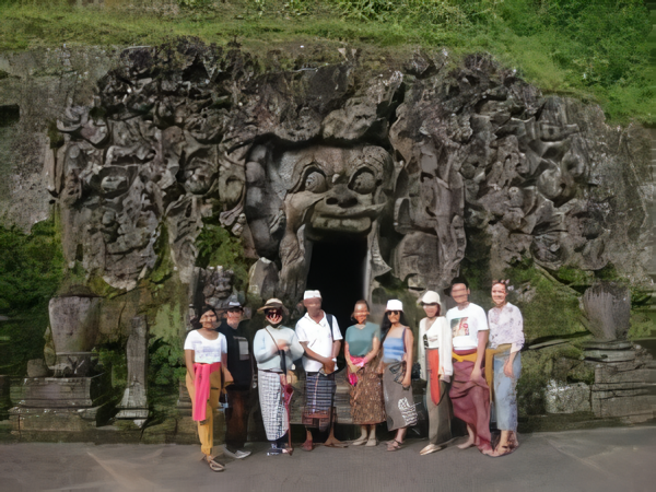 tour3-300x225_waifu2x_photo_noise1_scale