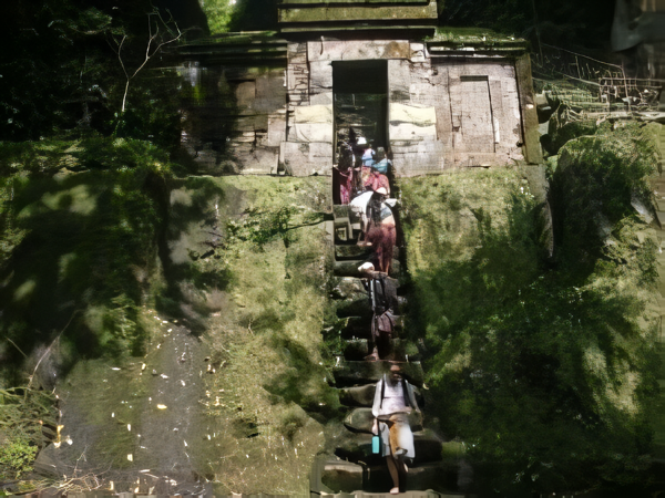 tour4-300x225_waifu2x_photo_noise1_scale